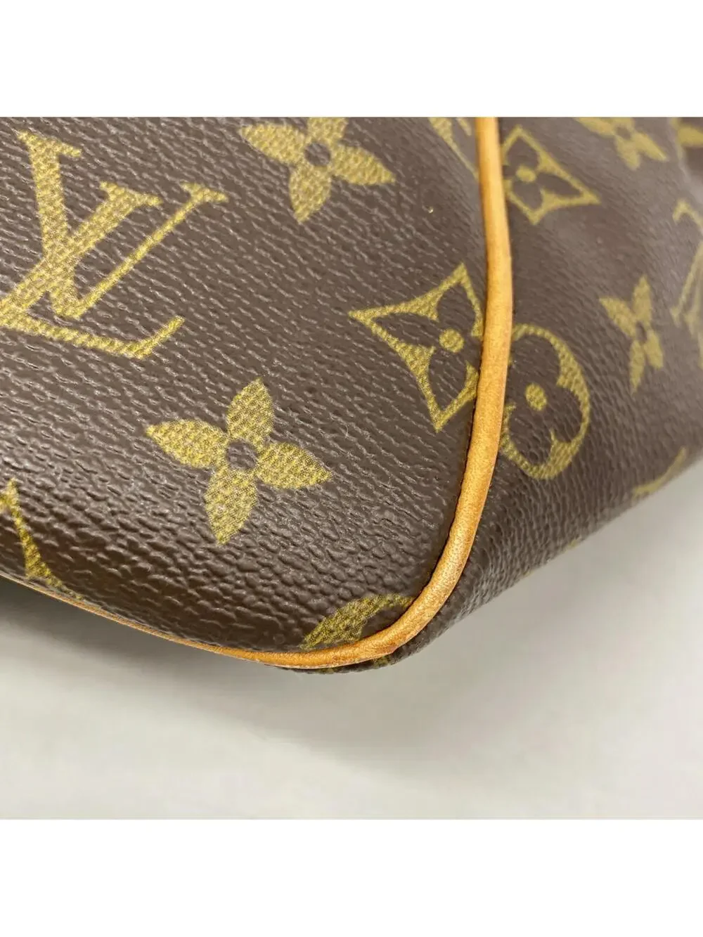 Louis Vuitton step out